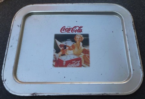7148-1 coca cola dienblad ijzer 42x32 cm (beschadigd) € 1,50.jpeg
